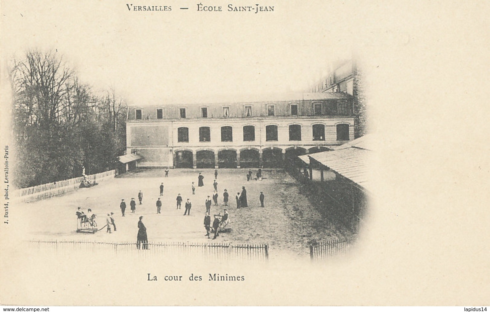 AL 988 / CPA  VERSAILLES   (78)   ECOLE SAINT JEAN - LA COUR DES MINIMES - Versailles