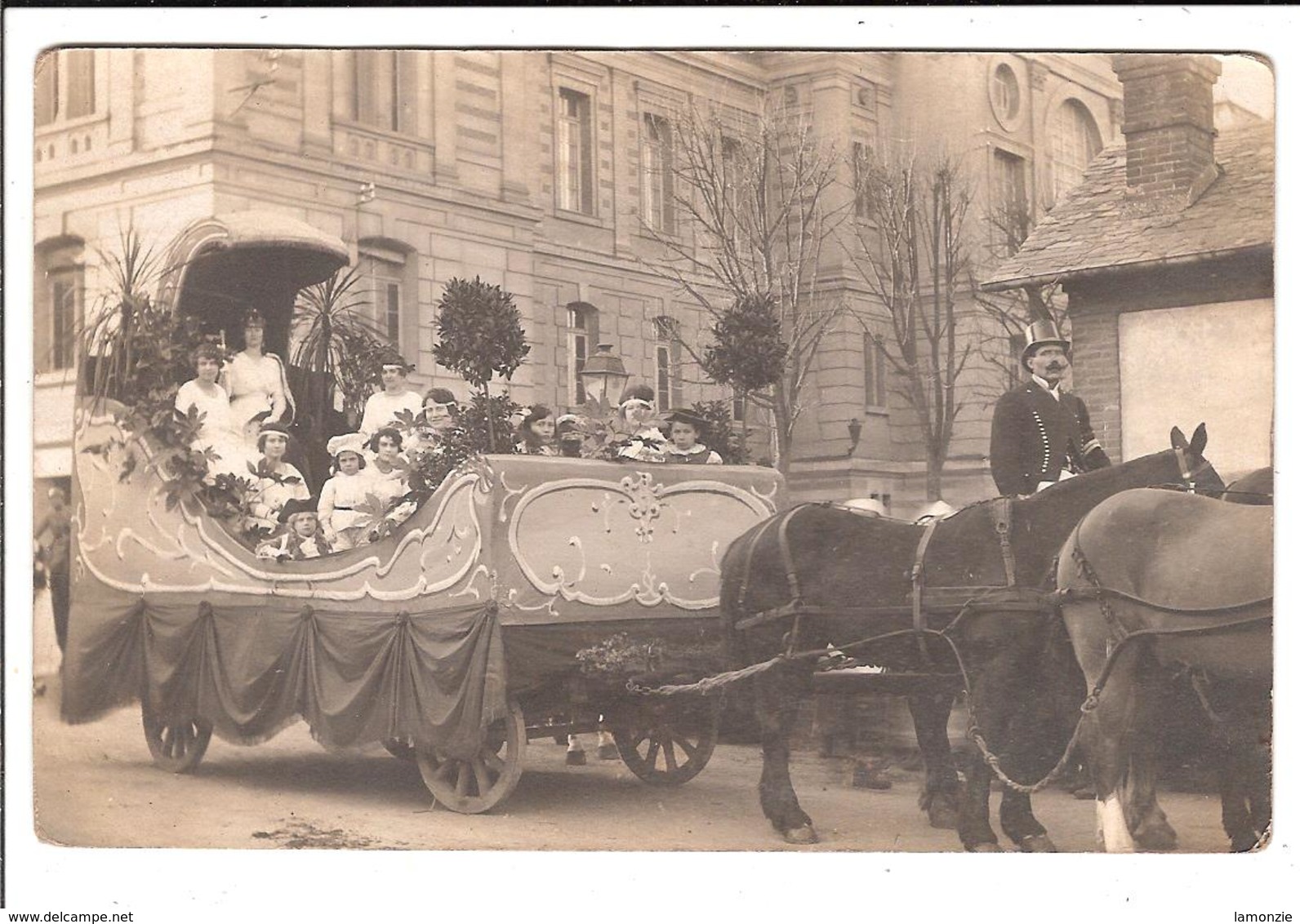 EVREUX. Carte-photo  - Cavalcade, Char De La Reine . (scans Recto-verso) - Evreux