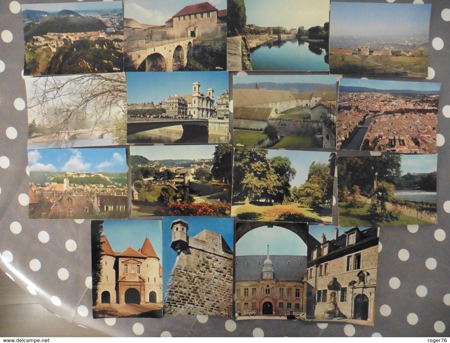 LOT  DE  107   CARTES POSTALES  NEUVES   DE BESANCON   (25 ) - 5 - 99 Cartes