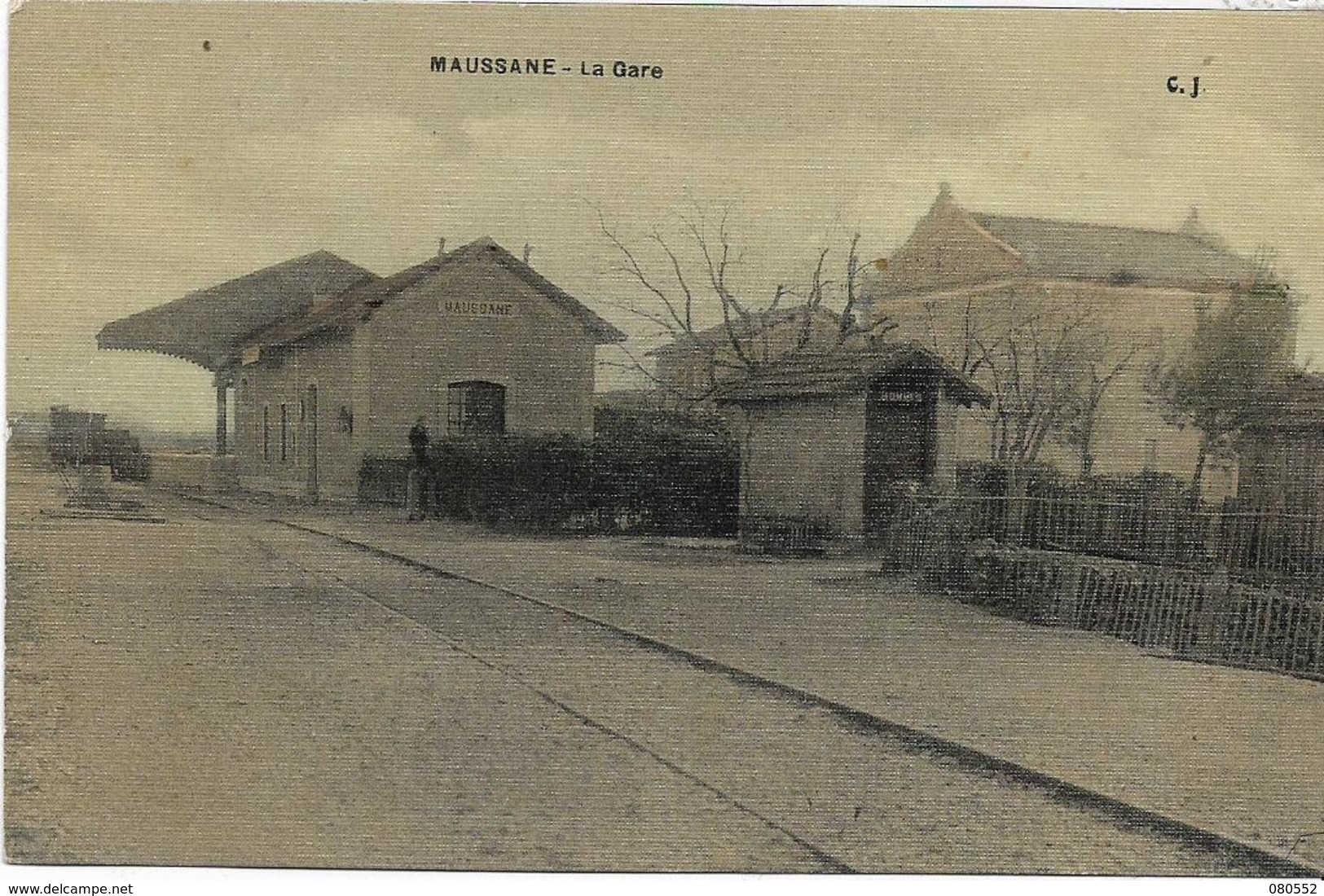 13 MAUSSANE . La Gare Animée , Toilée , Colorisée , édit : C J , écrite En 1915 , état Extra - Autres & Non Classés