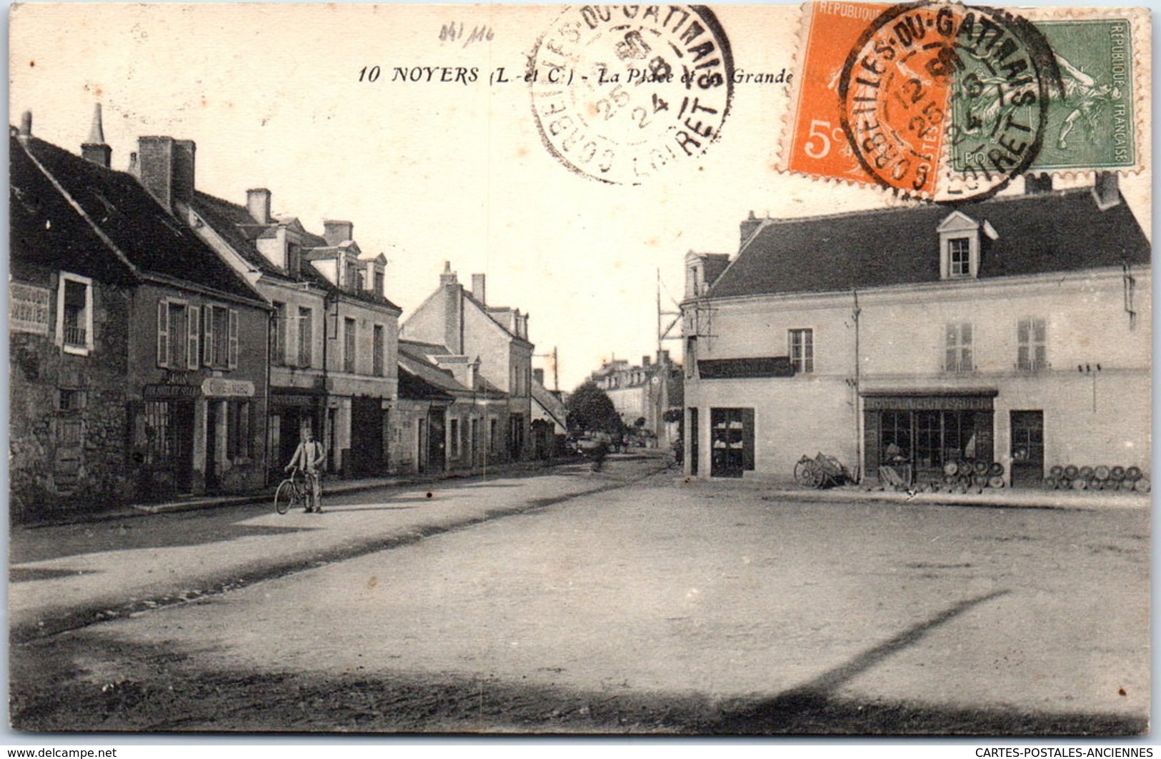 41 NOYERS - La Place Et La Grande Rue - Noyers Sur Cher