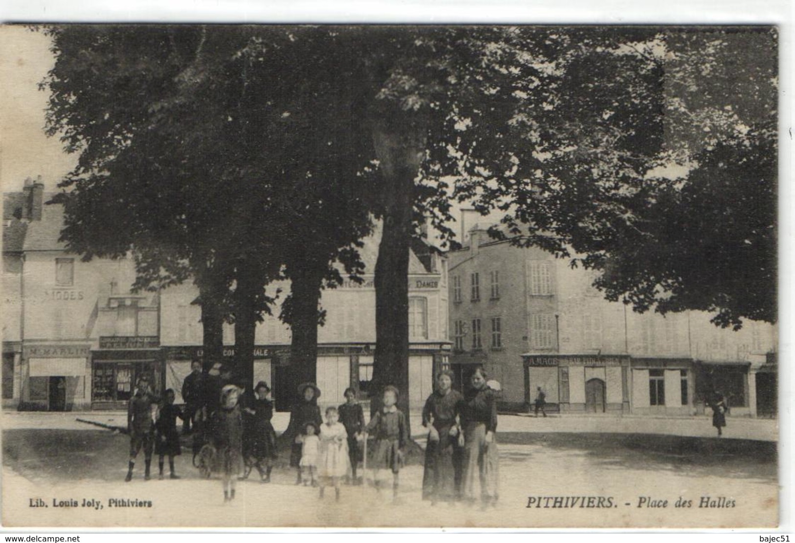 1 Cpa Pithiviers - Place Des Halles - Pithiviers
