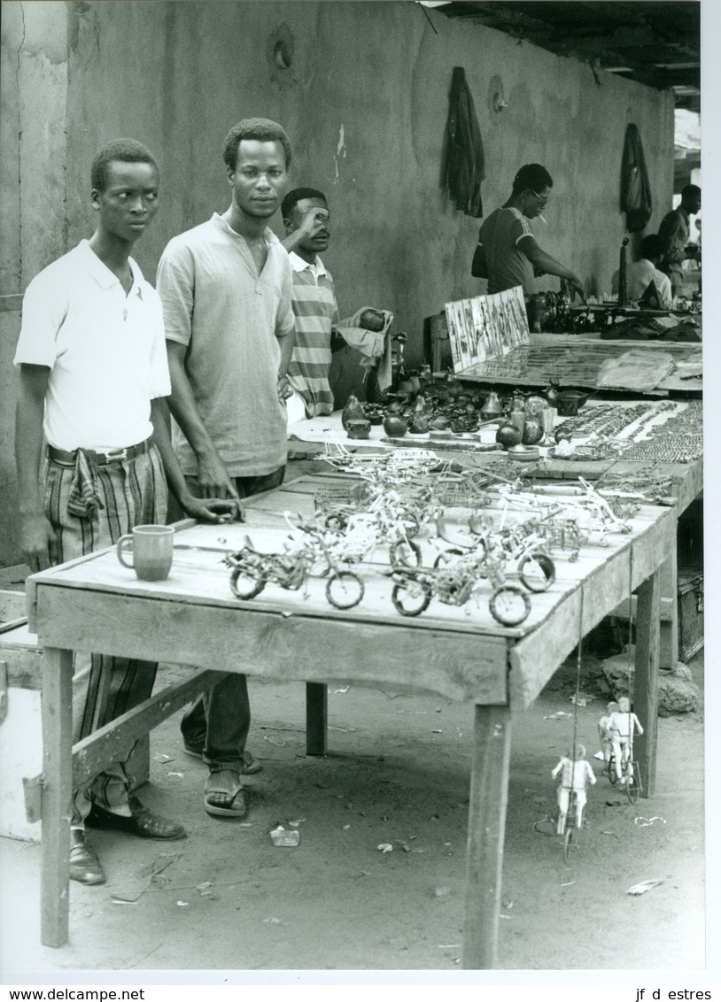 2 Photos Zaïre Kinshasa Objets D'artisanat En Fil De Fer Photo-service PP. Blancs Congo - Afrique