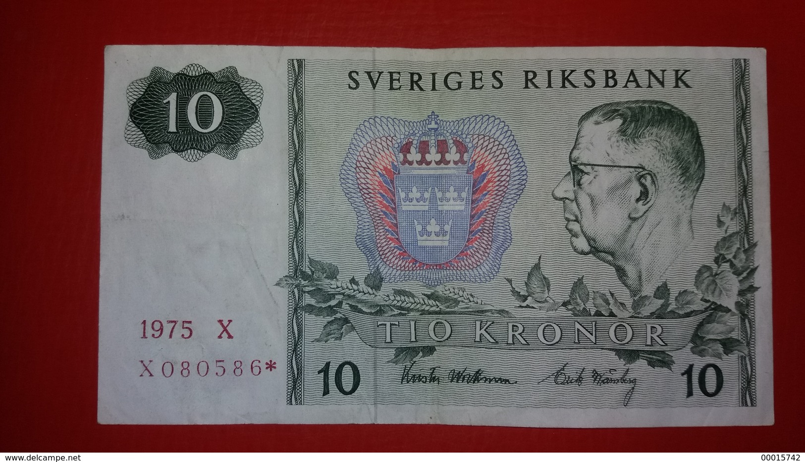 SWEDEN 10 KRONOR 1975 REPLACEMENT D-0302 - Suède