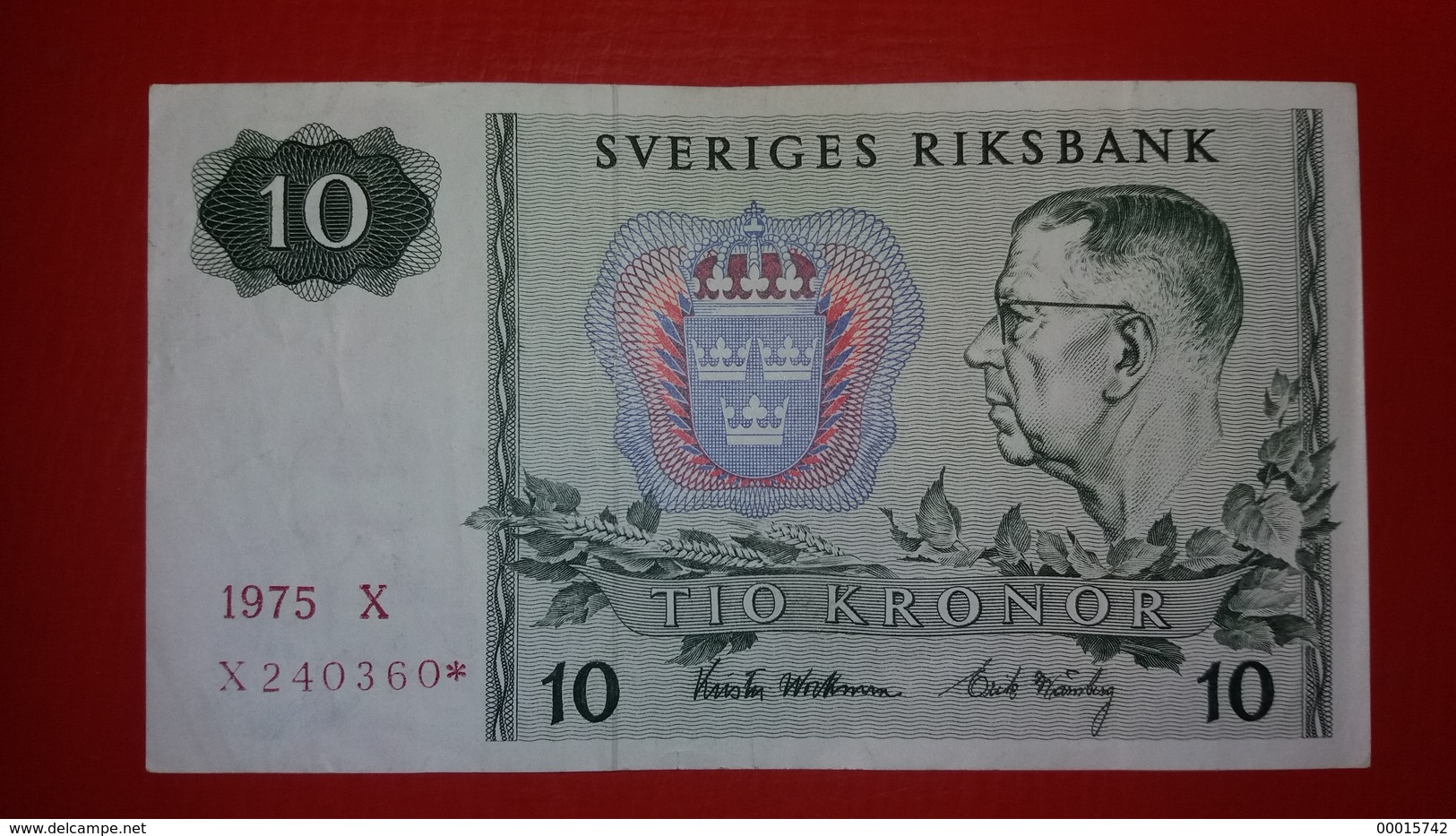 SWEDEN 10 KRONOR 1975 REPLACEMENT D-0302 - Suède