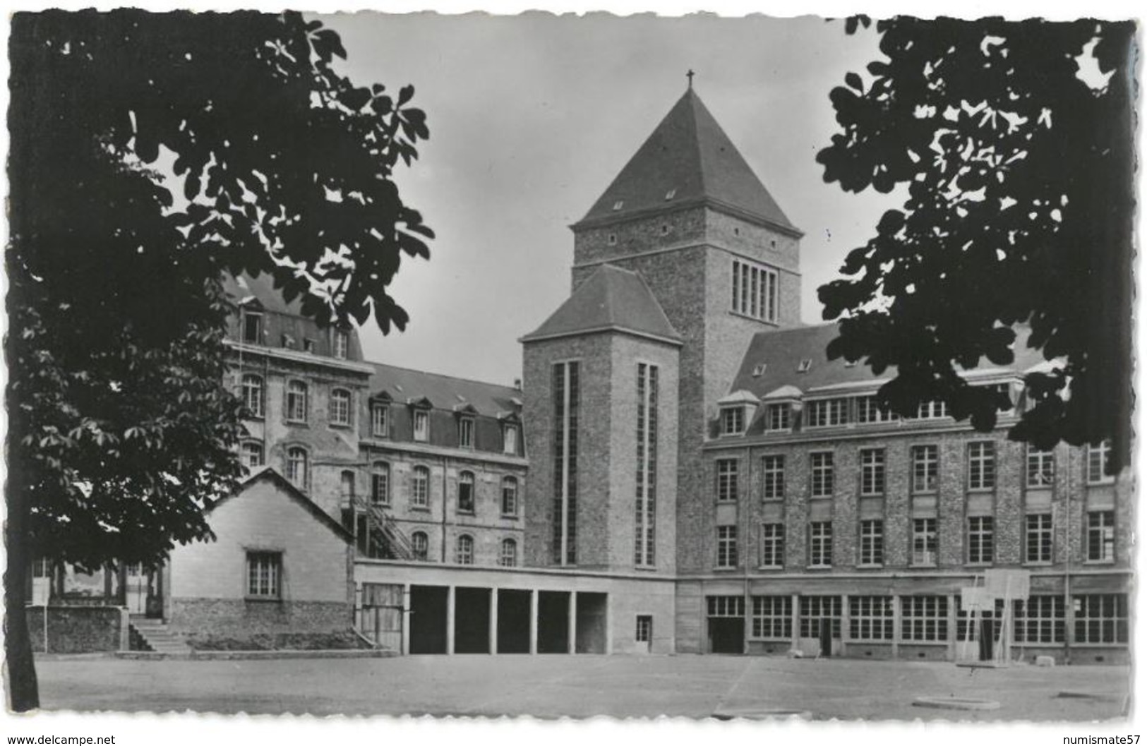 CPSM EVREUX - Collège Saint François De Sales - Cour Intérieure - Evreux