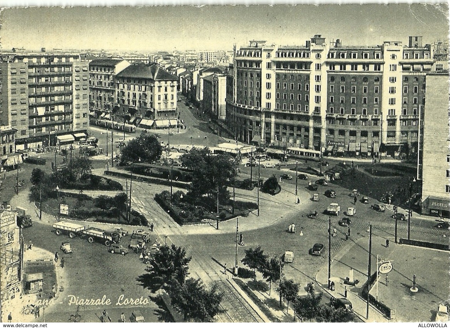 2053 " MILANO PIAZZALE LORETO TRAMS,AUTO E CAMION ANNI '50-DISTRIBUTORE ESSO "  CARTOLINA POSTALE ORIG.  SPEDITA - Milano