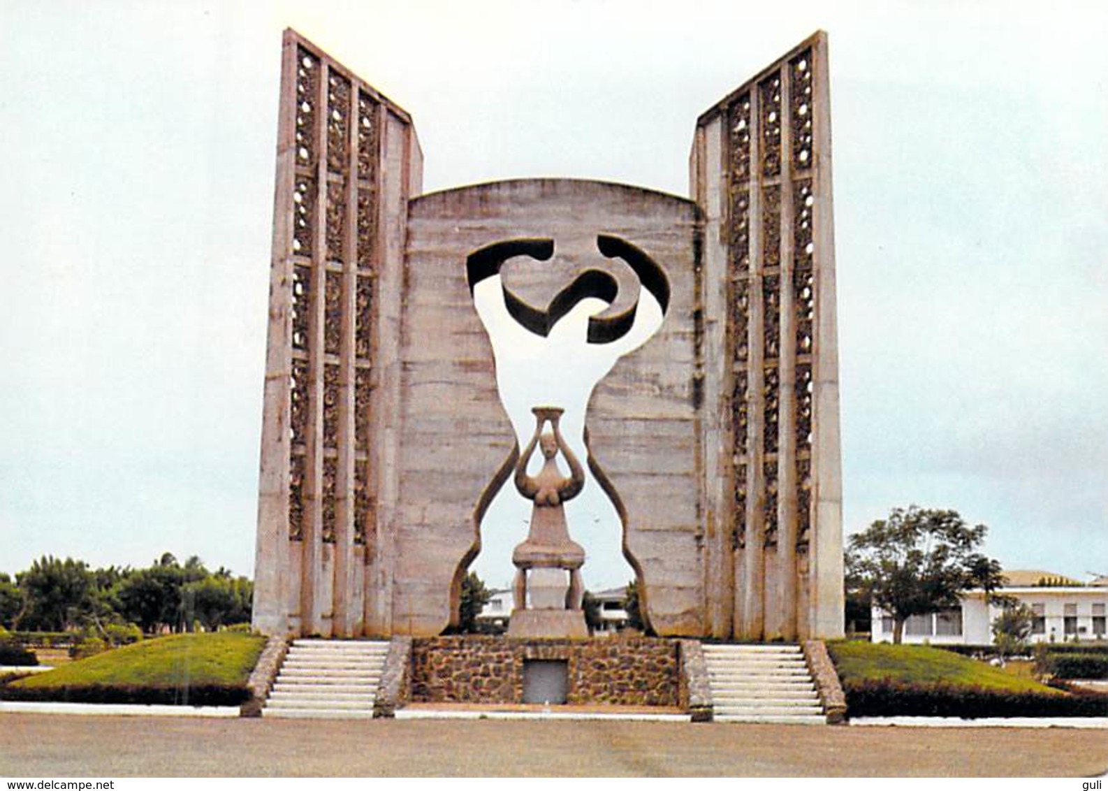 Afrique  TOGO LOME Monument De L'Indépendance  (A)  (:Photo Studio KAP) *PRIX FIXE - Togo