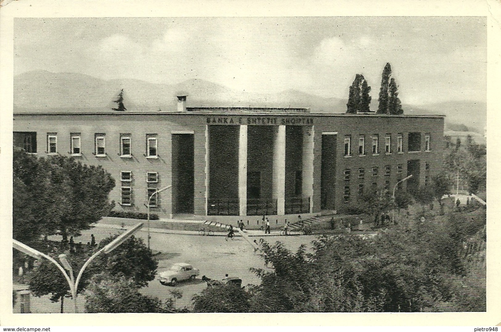 Tirana (Albania) Das Gebaude Der Staatsbank, Banca Nazionale Albanese, Banque Nationale - Albania