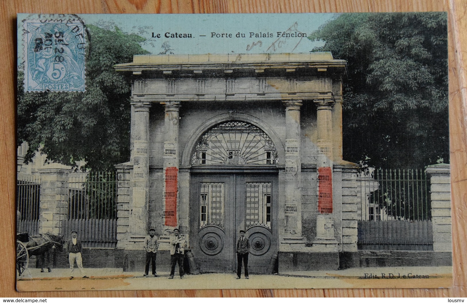 59 : Le Cateau - Porte Du Palais Fénelon - Animée : Petite Animation - Carte Colorisée Et Tramée - (n°13766) - Le Cateau