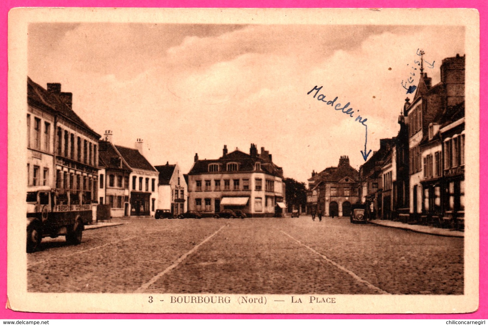 Bourbourg - La Place - VW COX - 4 CV - Camion Brasseur - Animée - Edit. G.REANT - Autres & Non Classés