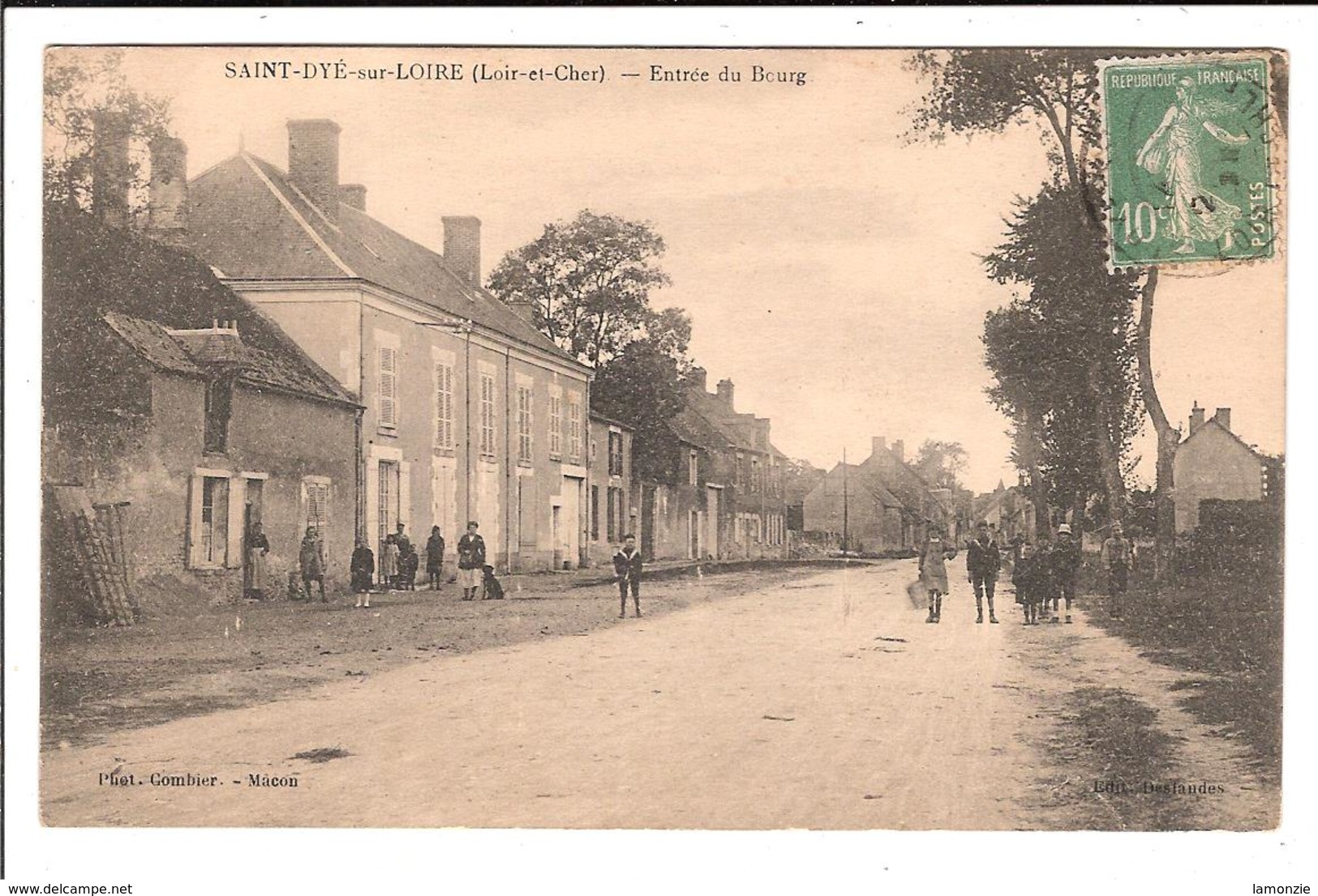 St DYÉ-sur-LOIRE  Cpa - Entrée Du Bourg.  (scans Recto-verso) - Autres & Non Classés