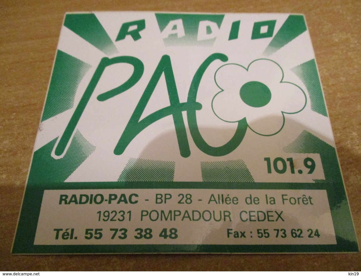 Autocollant RADIO FM PAC POMPADOUR 19  Neuf Non Décollé - Autocollants