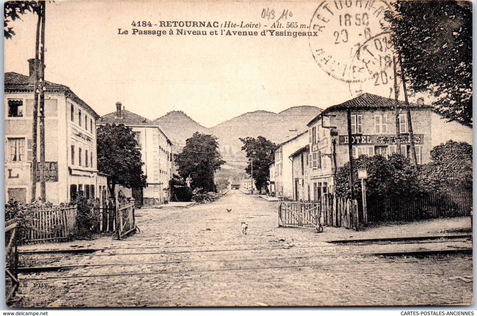 43 RETOURNAC - Le Passage à Niveau, Avenue D'Yssingeaux - Retournac