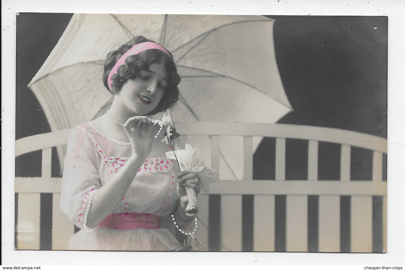 Pretty Girl With Parasol And Flower - Other & Unclassified