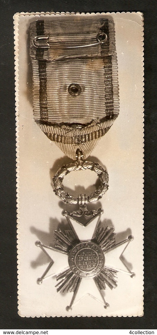 K Old 2 Photos Badge Medal Order Of The Three Stars Grand Cross PER ASPERA AS ASTRA Republic Of Latvia 18 November 1918 - Photographs