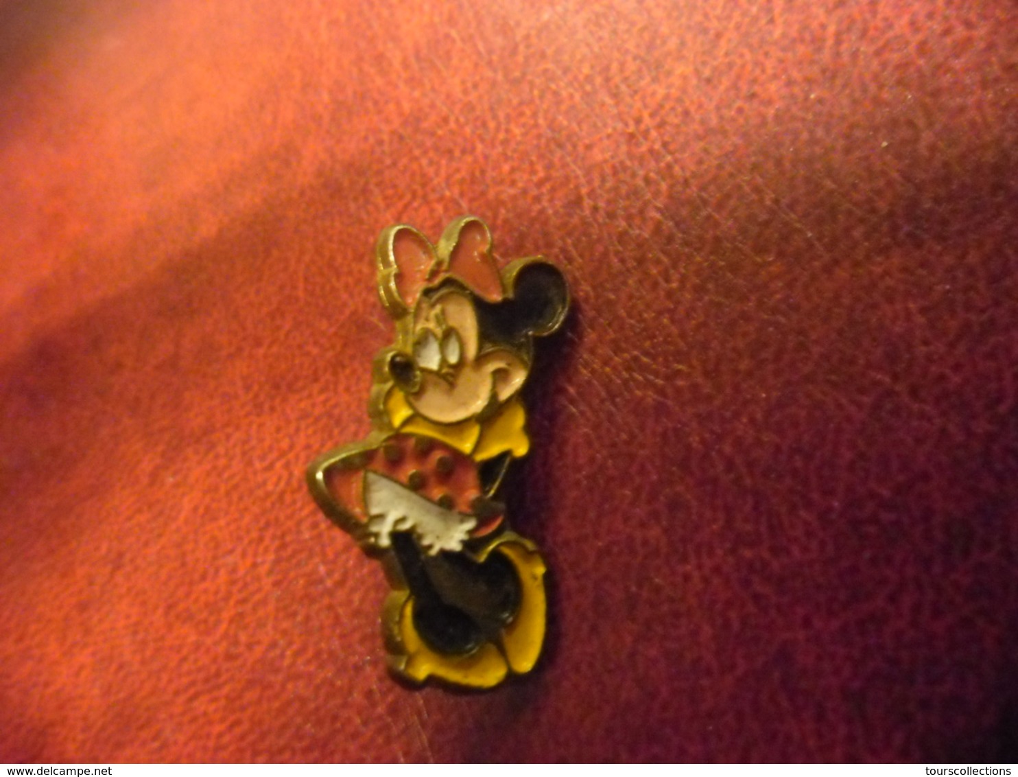 PIN'S DISNEY MINNIE (amie De Mickey) @ 27 Mm X 12 Mm - Disney