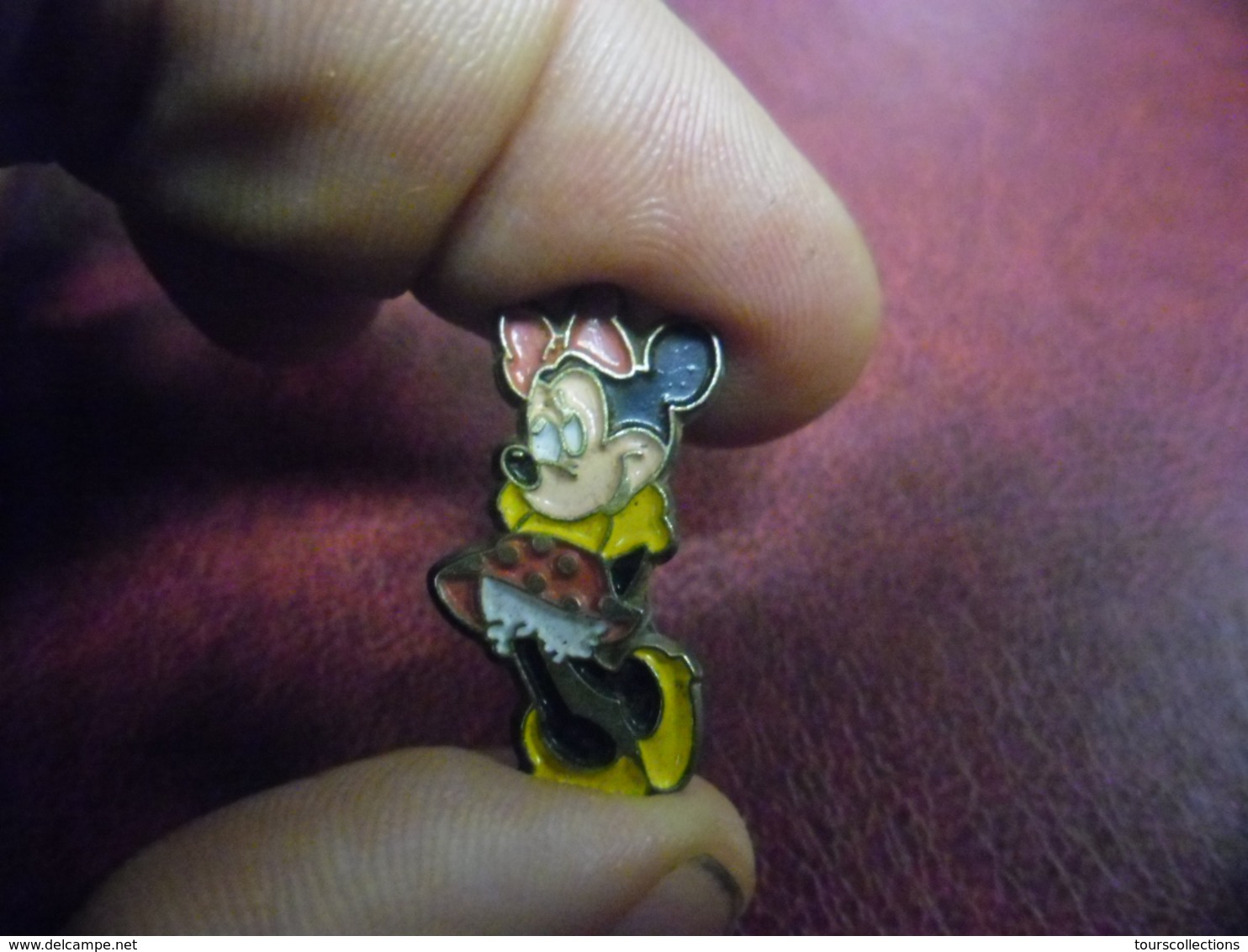 PIN'S DISNEY MINNIE (amie De Mickey) @ 27 Mm X 12 Mm - Disney