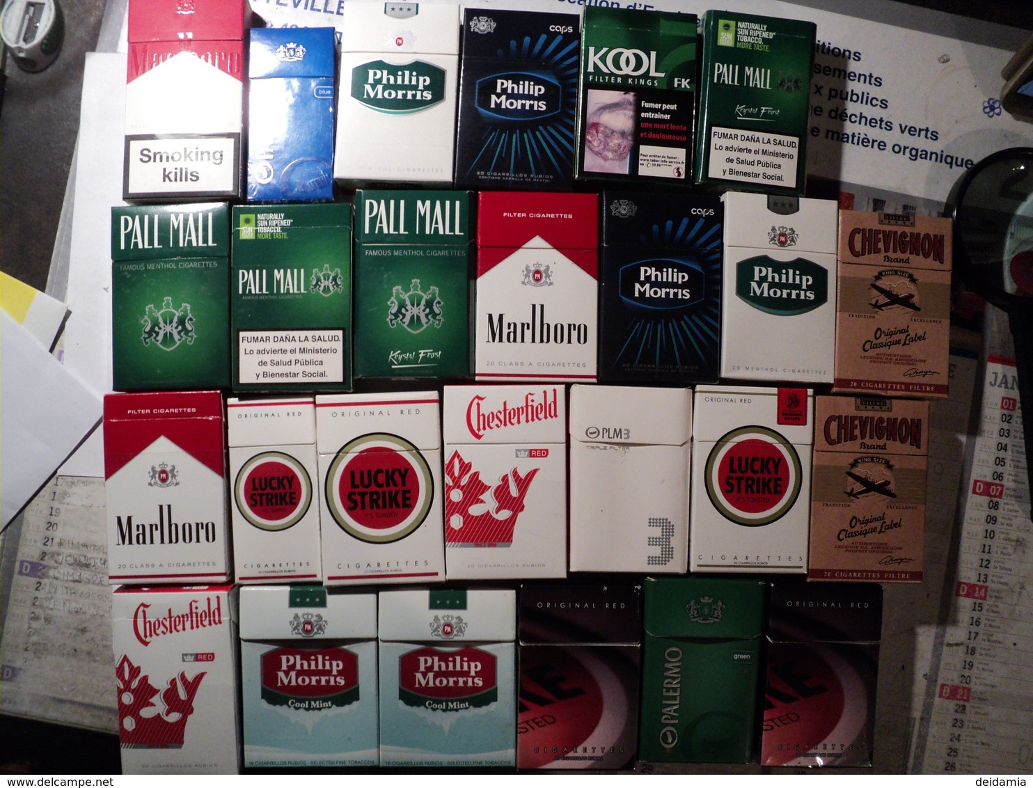 LOT D UNE QUINZAINE DE PAQUETS DE CIGARETTES VIDES DU PARAGUAY. ANNEES 2000 / 10 3 PHILIP MORRIS MENTHOL DIFFERENTS / 4 - Contenitori Di Tabacco (vuoti)