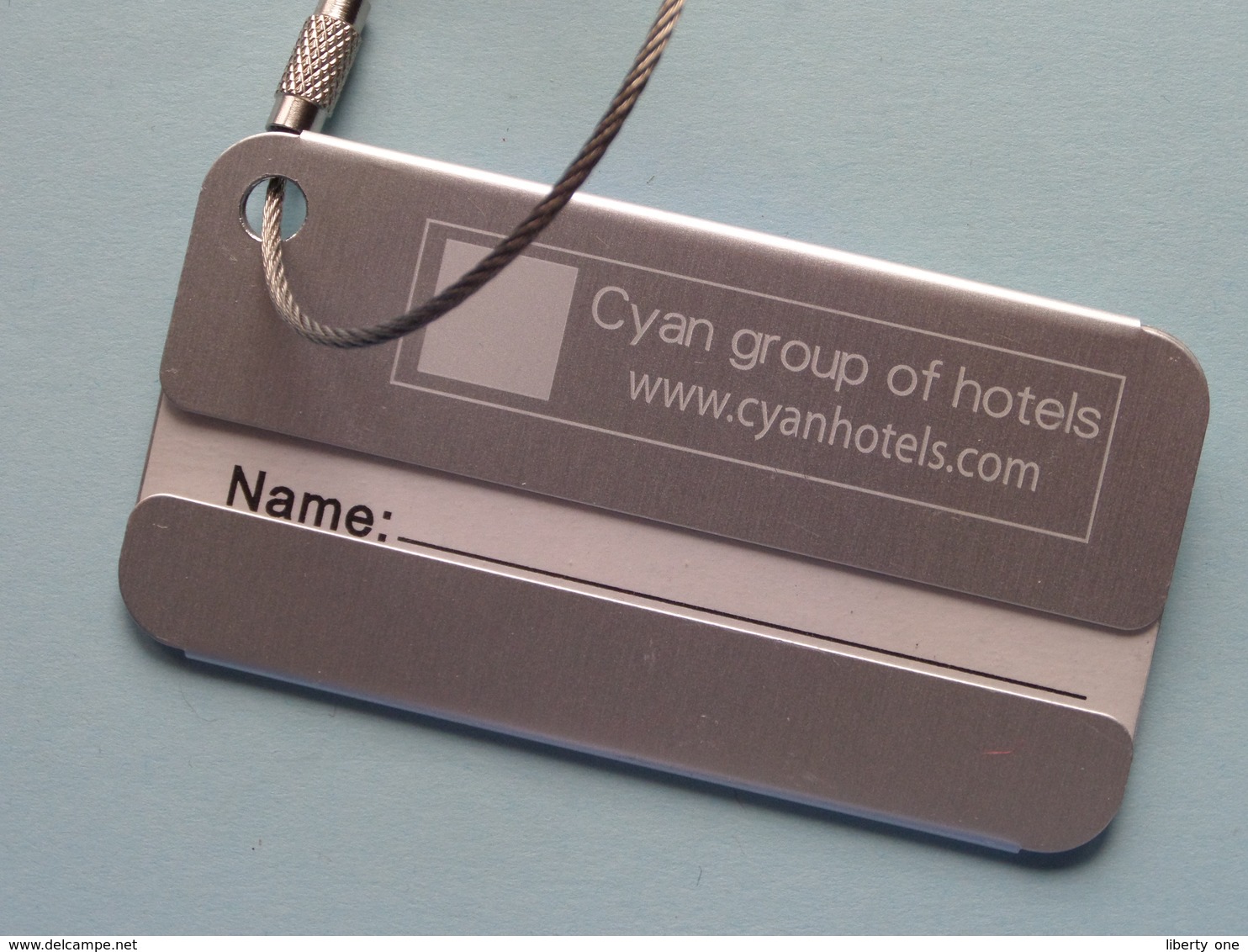 CYAN Group Of Hotels ( Www.cyanhotels.com ) Name Holder ( Zie / Voir Photo ) +/- 8 X 4 Cm. ( Alu ) ! - Hotelsleutels (kaarten)