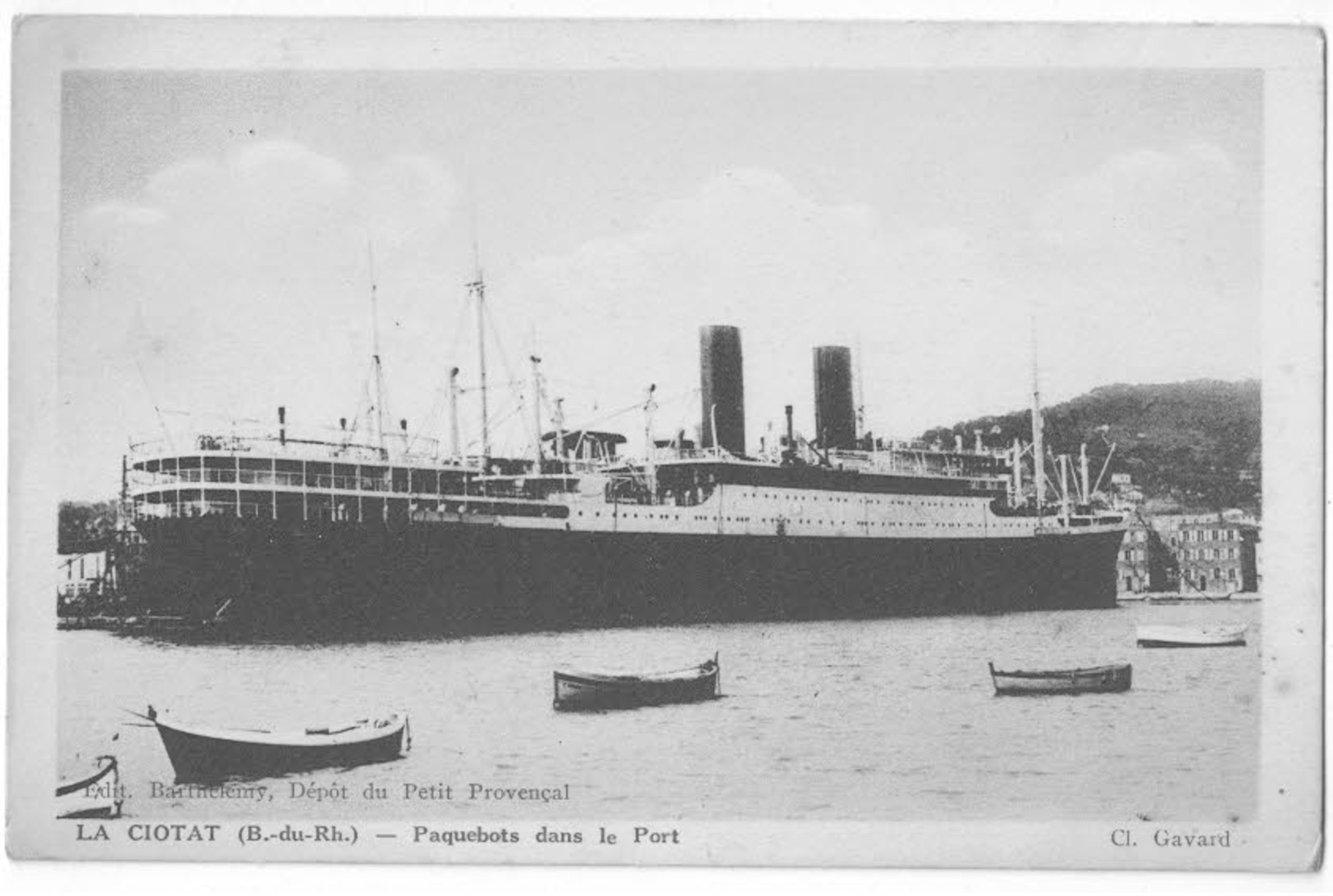 LA CIOTAT   - Paquebots Dans Le Port - La Ciotat