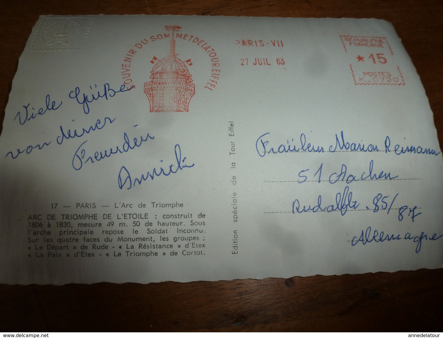 Edition Spéciale 1963 Du Sommet De La TOUR EIFFEL Avec Cachet Gauffré - Paris - L'Arc De Triomphe - Saluti Da.../ Gruss Aus...