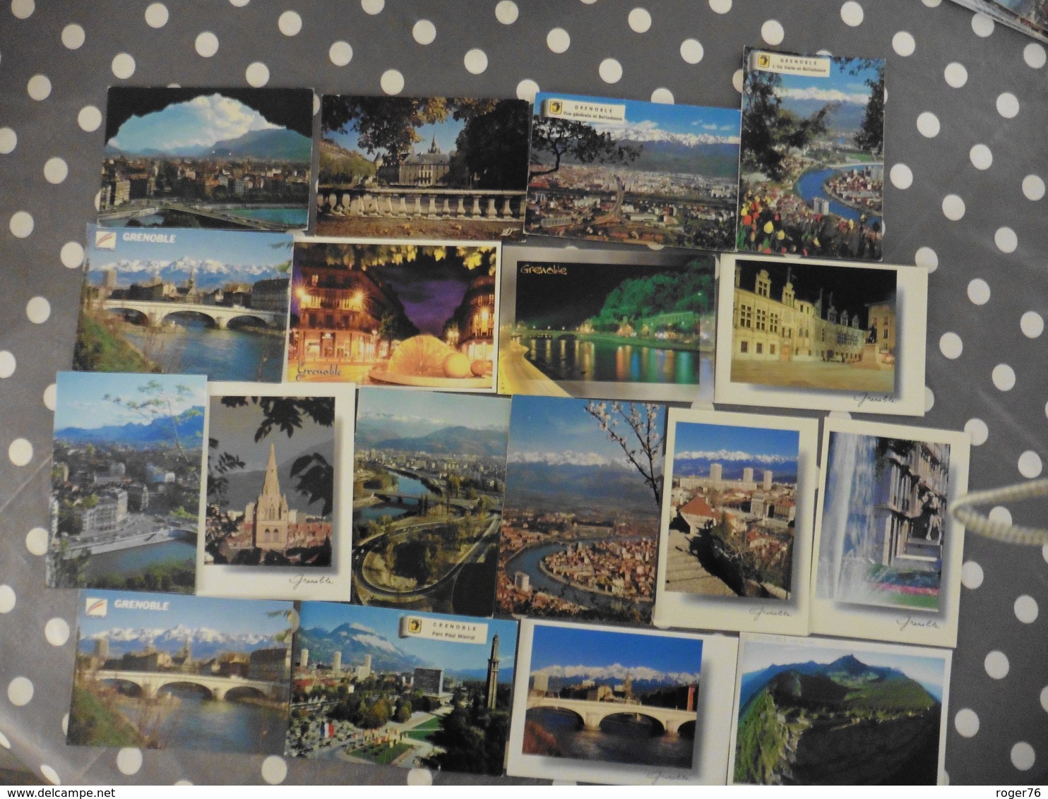 LOT  DE   69    CARTES POSTALES  NEUVES   DE    GRENOBLE - 5 - 99 Cartes