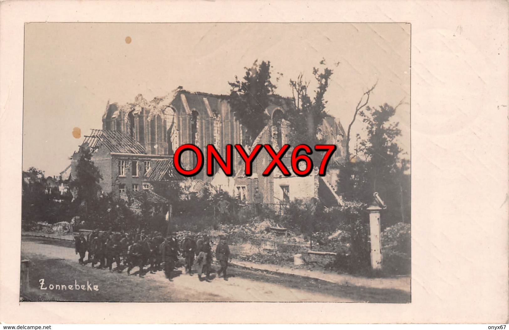 Carte Postale Photo Militaire Allemand ZONNEBEKE-YPRES (Belgique-Flandre-Flandern) Troupe Devant L'église En Ruine - Zonnebeke