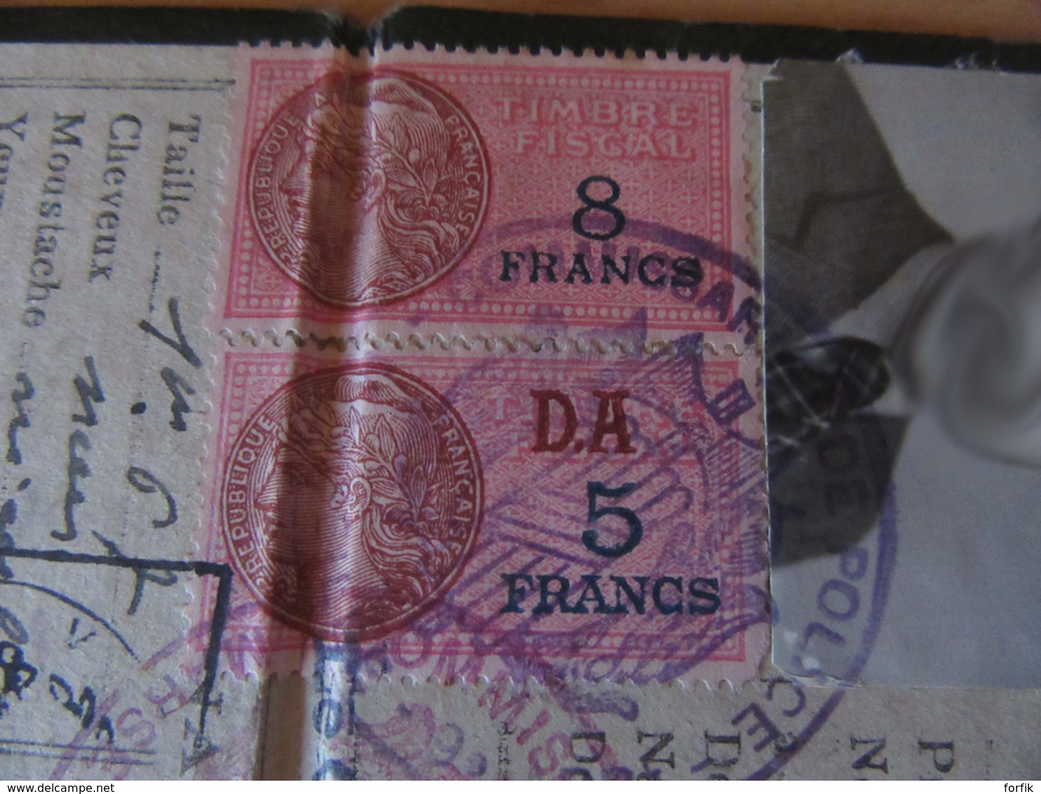 France - Rare Carte D'identité D'un étudiant De Marseille Avec Mention "Juif" Au Tampon Datée De 1943 + Timbres Fiscaux - Documents Historiques