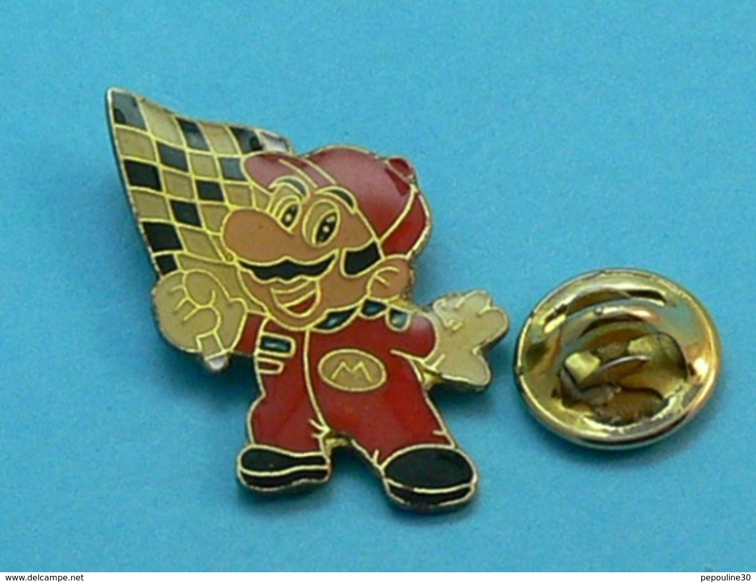 1 PIN'S //  ** NINTENDO / SUPER MARIO BROS DRAPEAU à DAMIER ** . (©1988 Nintendo Of América INC) - Jeux