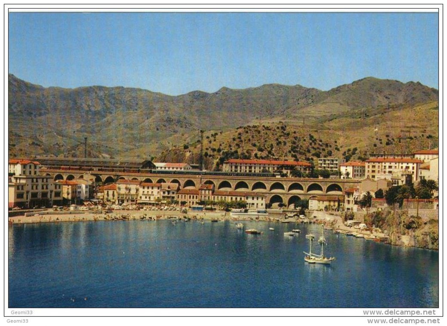 CPM Cerbère La Grande Plage Et Le Débarcadère - Cerbere