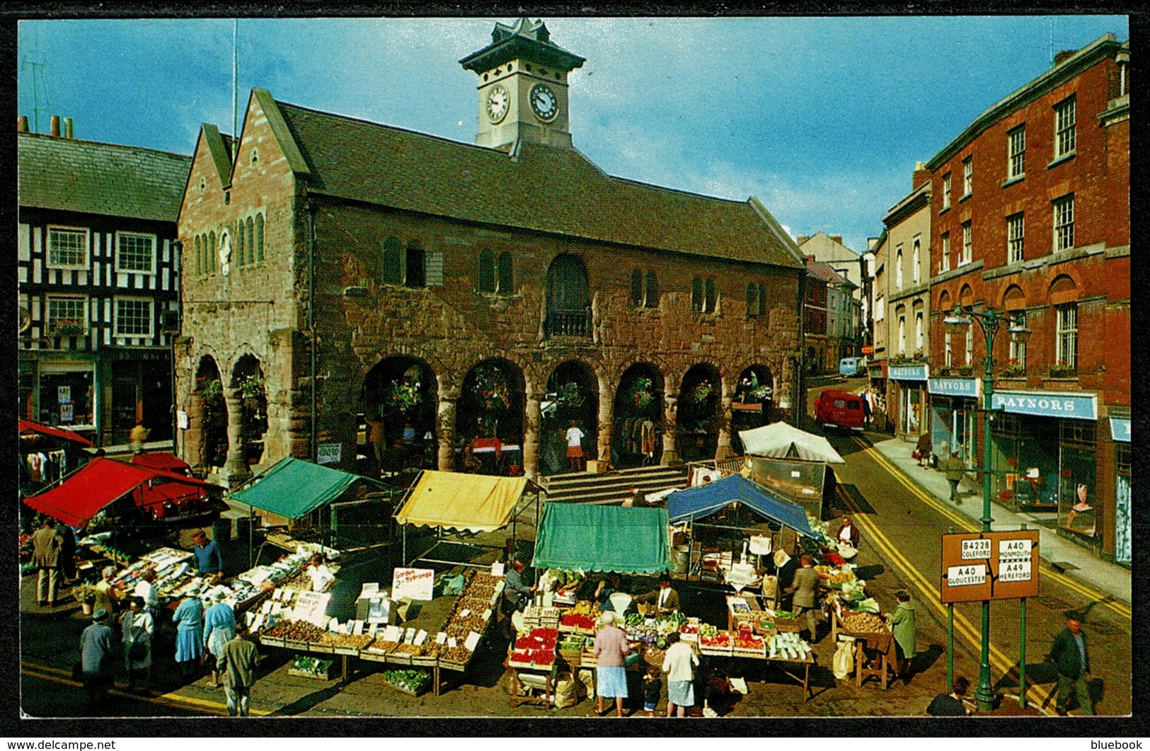 Ref 1246 - Postcard - Market Day - Ross-on-Wye Market Square - Herefordshire - Herefordshire