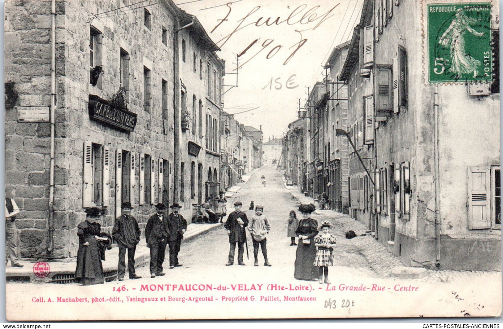 43 MONTFAUCON DU VELAY - La Grande Rue En Son Centre. - Montfaucon En Velay