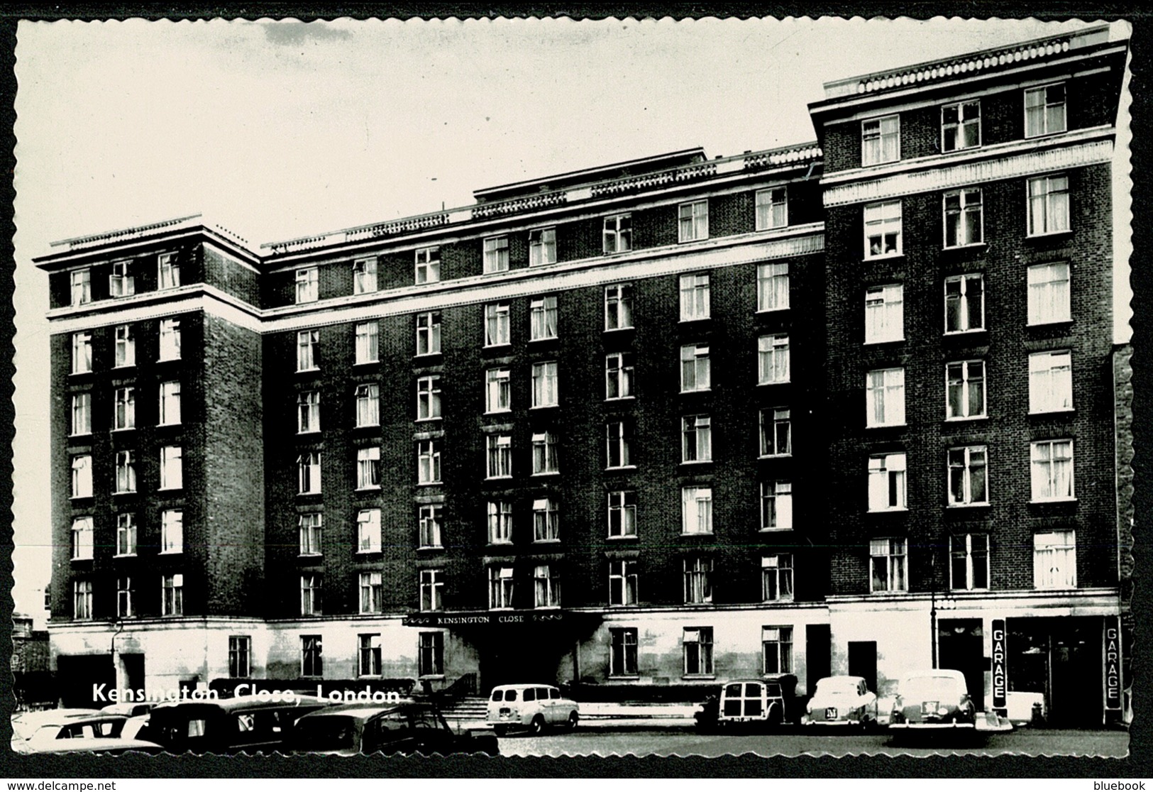 Ref 1248 - Real Photo Postcard - Cars At Kensington Close Flats - North London N11 - London Suburbs