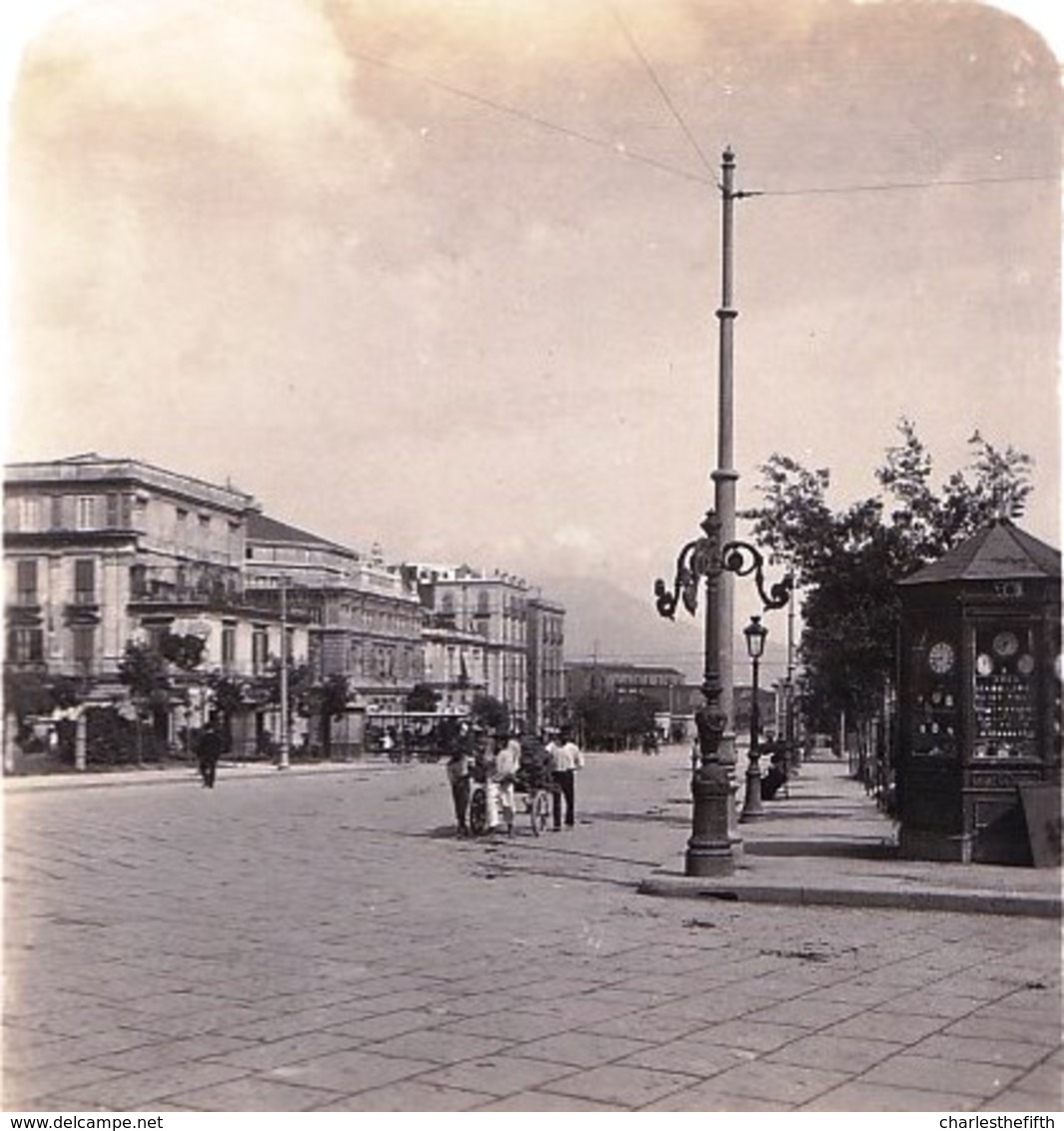 1906 VECCHIA FOTO STEREO ITALIA - CAMPANIA - ** NAPOLI ; PIAZZA CASTEL NUOVO ** RARE - Anciennes (Av. 1900)