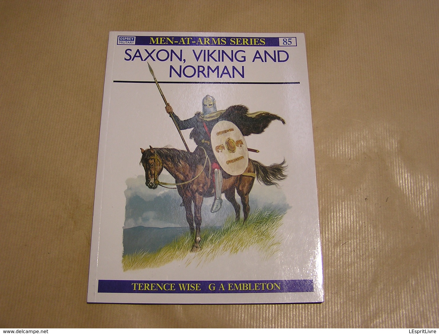 SAXON VIKING AND NORMAN Men At Arms Séries Vikings Guerriers Angleterre Scandinavie Uniformes Armes - Europe