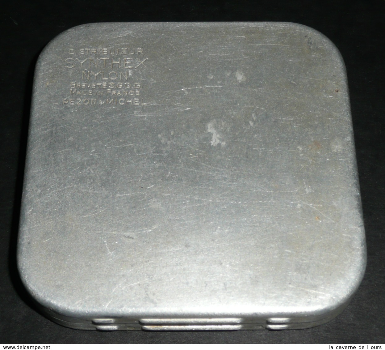 Rare Ancienne Boite En Aluminium Alu, Publicitaire, Distributeur SYNTHEX Nylon, Bté SGDG France Pezon & Michel, Pêche - Boxes