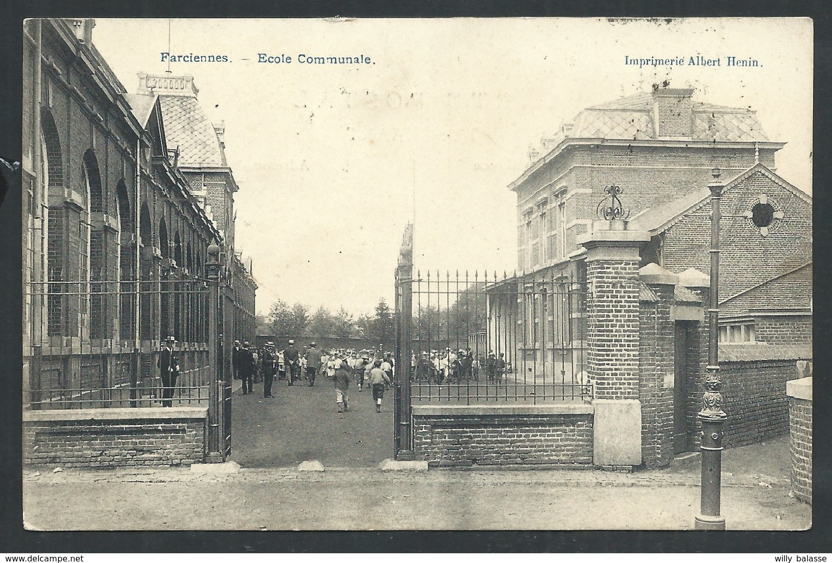 +++ CPA - FARCIENNES - Ecole Communale - Carte Animée !    // - Farciennes