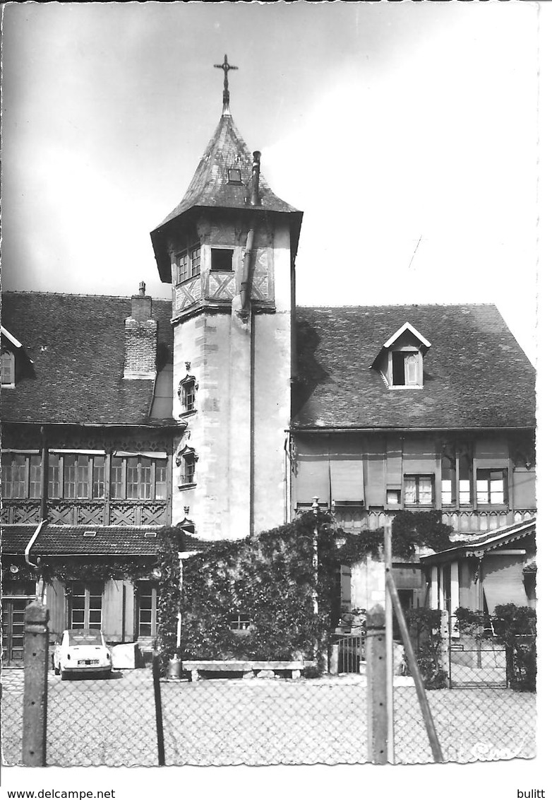 SAINT POURCAIN SUR SIOULE - Maison Anne De Beaujeu Et Clinique Saint François - Autres & Non Classés