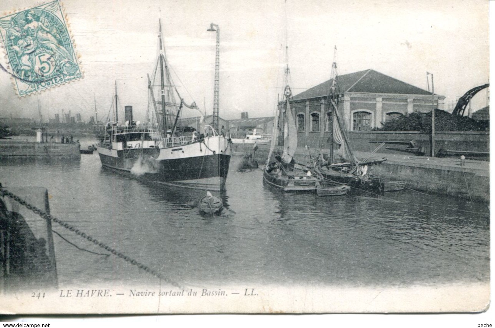 N°68075 -cpa Le Havre -navire Sortant Du Bassin- - Commerce