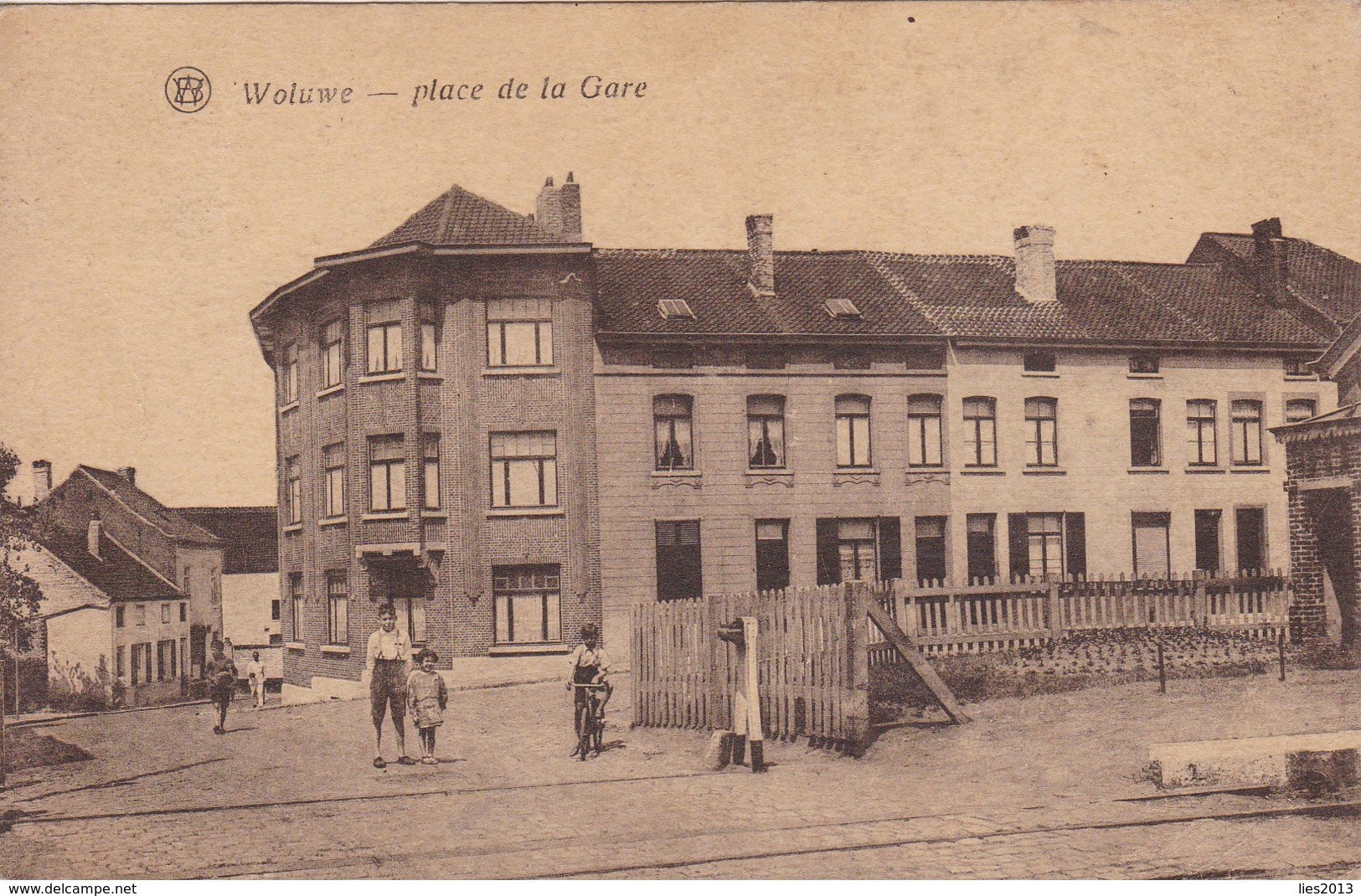 Woluwe, Place De La Gare, 2 Scans - Woluwe-St-Pierre - St-Pieters-Woluwe