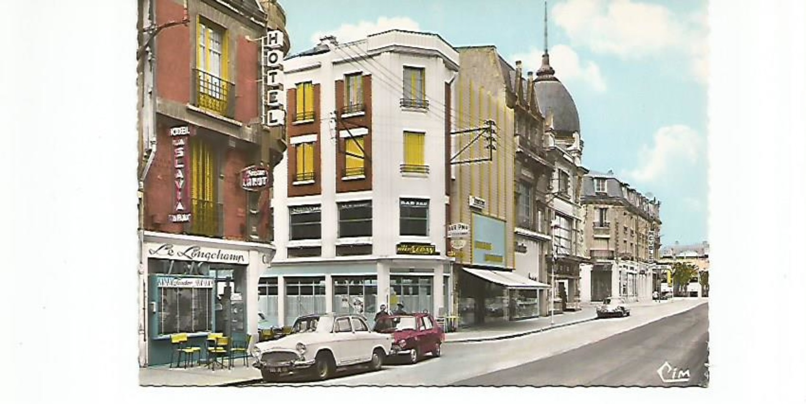 Soissons Rue Saint Martin, Café Hotel Le Longchamp, Voiture Années 60 - Autres & Non Classés