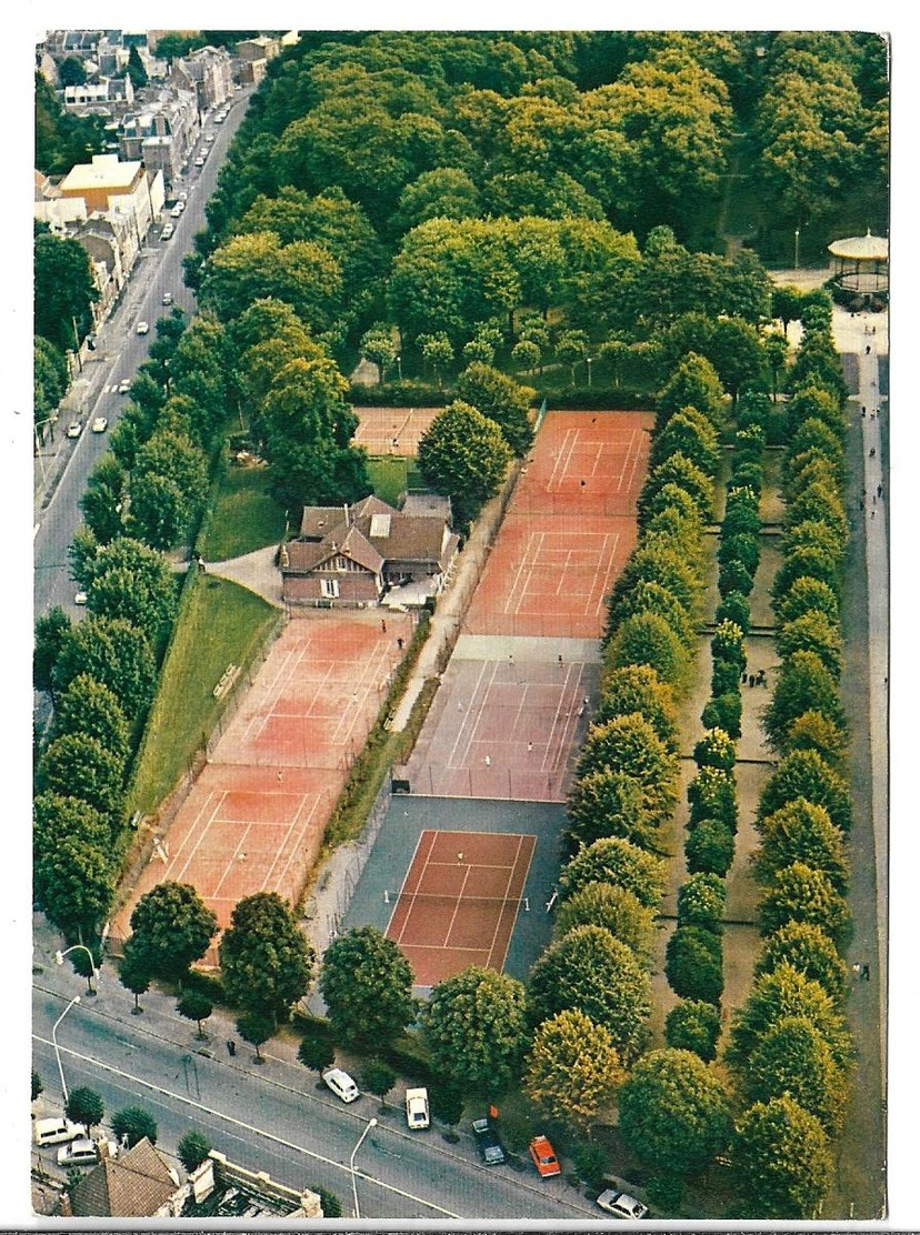 CPM De  SAINT-QUENTIN  (02)  -  Tennis Du Jeu De Paume Aux Champs Elysées    //   TBE - Saint Quentin