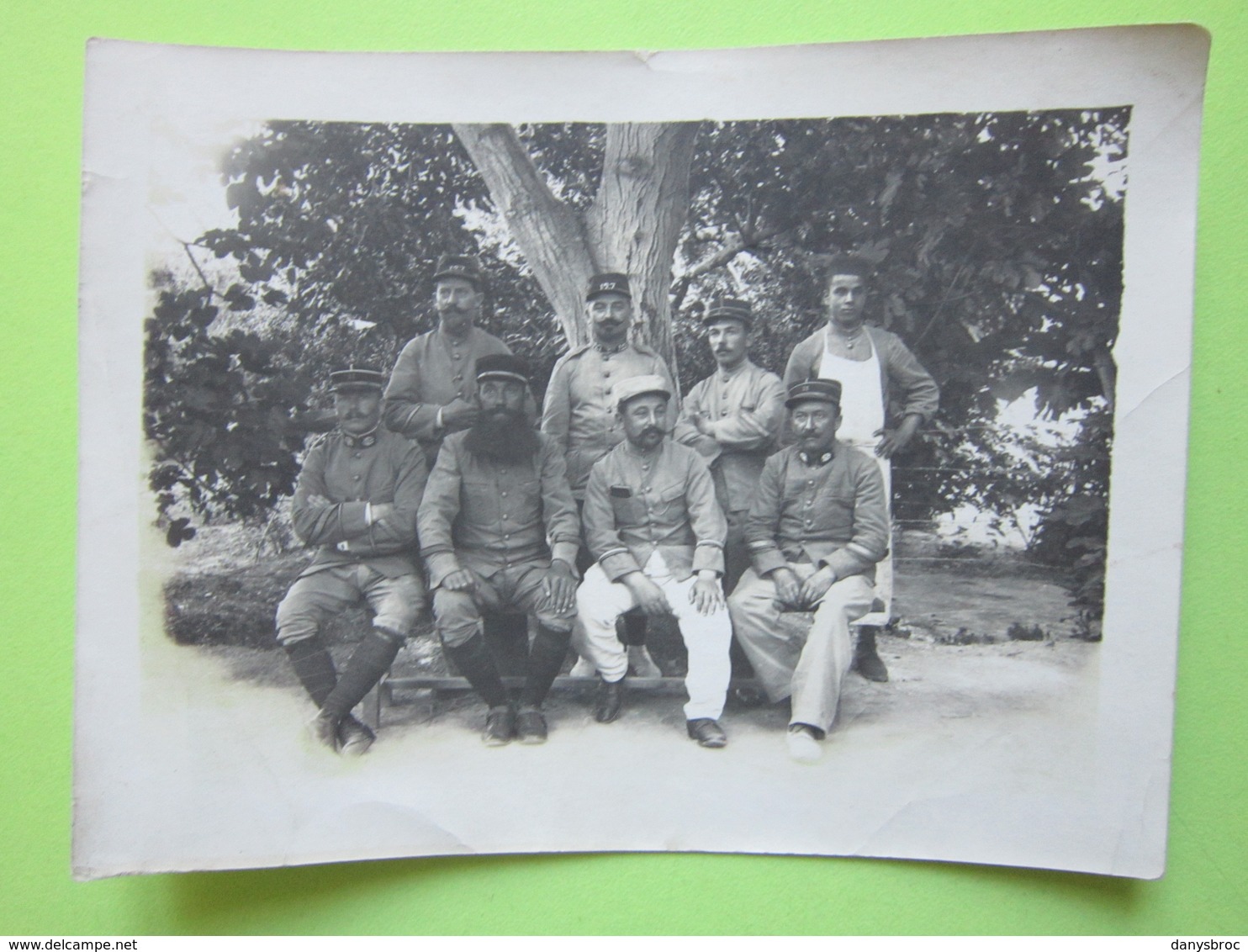 Groupe De Militaires Debout Et Assis, Uniforme - CPA Carte Photo Guerre 14-18 - Guerre, Militaire