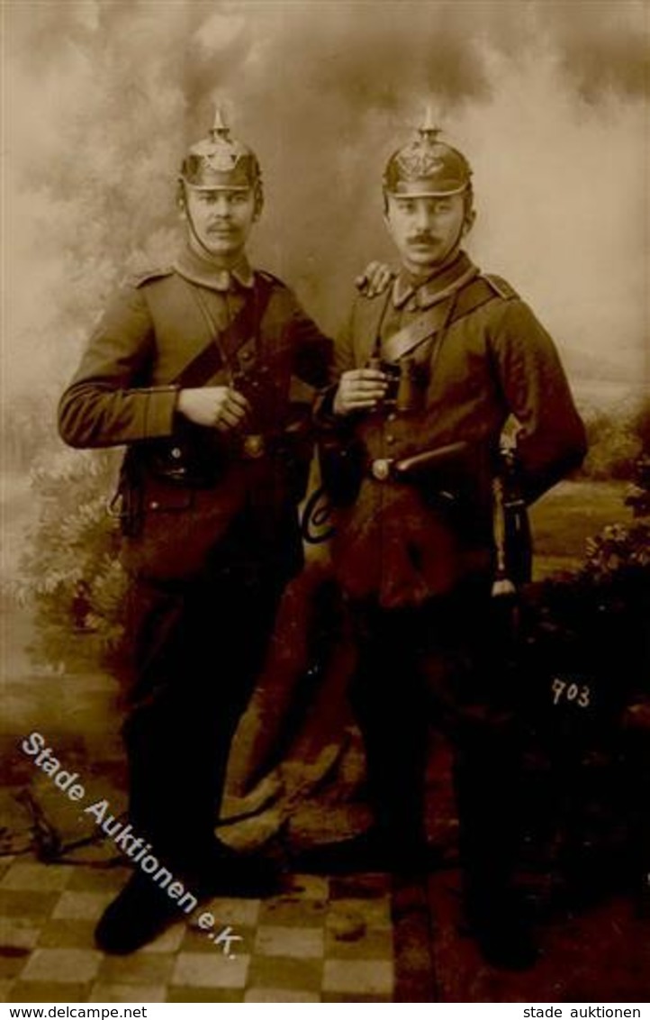 WK I Soldaten In Uniform U. Pickelhaube Foto AK I-II - Guerre 1914-18