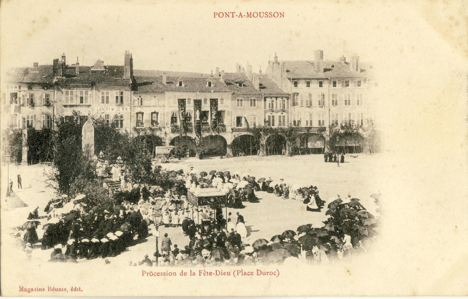 PONT-A-MOUSSON -- PROCESSION  DE  LA  FETE-DIEU (Place Duroc) - Pont A Mousson