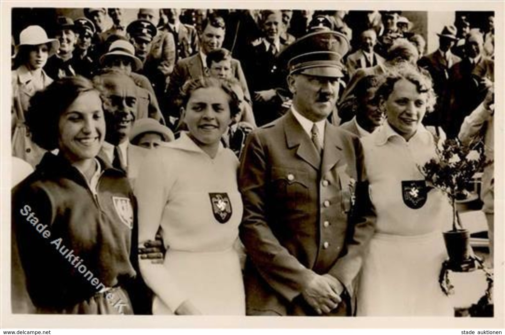 Hitler Mit Den 3 Siegerinnen Im Speerwurf Olympia 1936 WK II PH O 18  Foto AK I-II - Guerre 1939-45