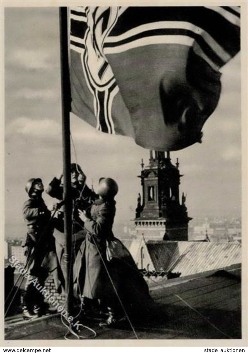 SS WK II Deutsche Polizei Hisst Die Reichsflagge Auf Der Burg Krakau I-II - Weltkrieg 1939-45