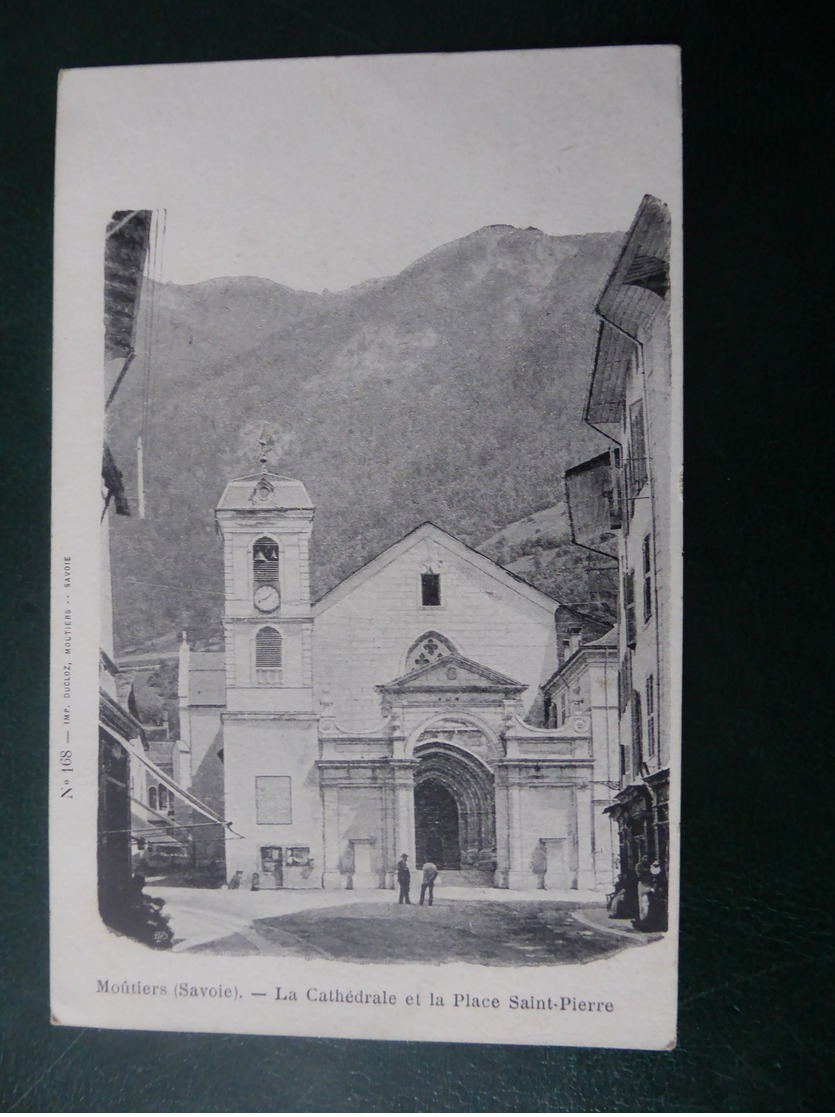 73  MOUTIERS  La  Cathédrale  Et  La  Place  Saint - Pierre - Moutiers