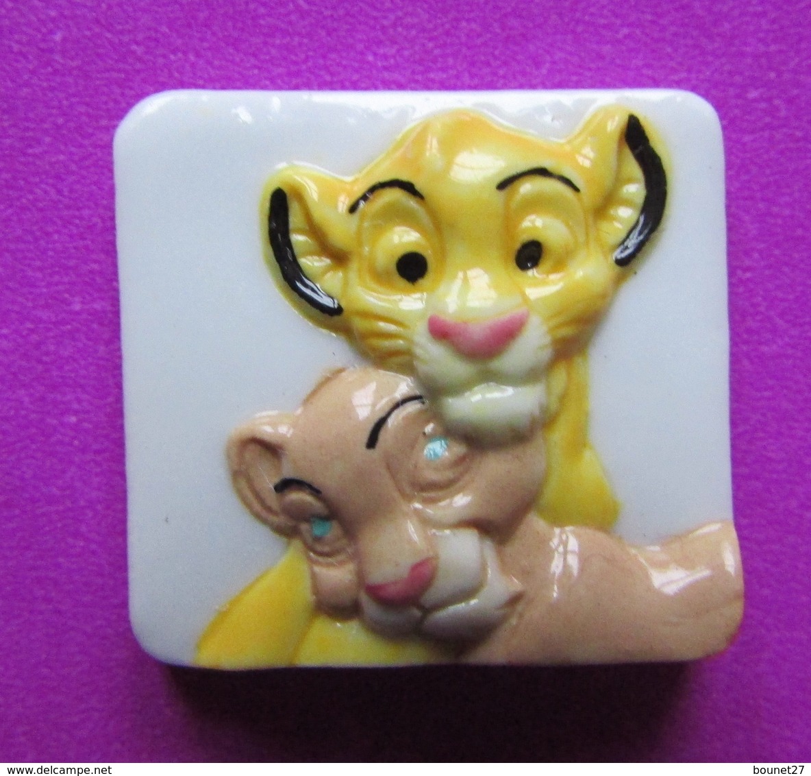 Feve Plate DISNEY Brillante " SIMBA Et NALA " Le Roi Lion - Disney